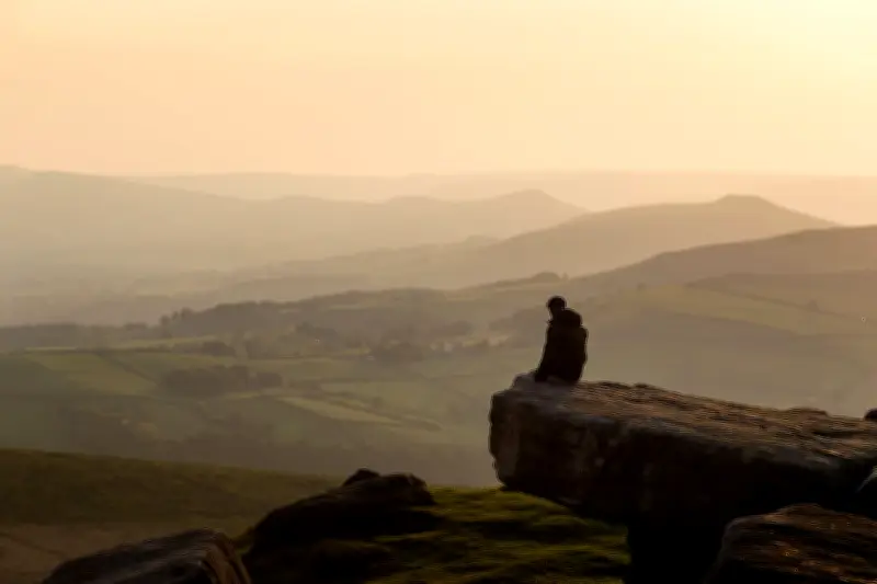 কবিতায় আত্মানুসন্ধান: অদৃশ্য ভূকম্প ও বিষাক্ত পথের যাত্রা