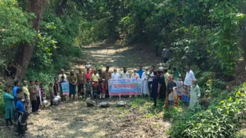 পাথরঘাটায় কালমেঘা খাল পুনঃখননের দাবিতে কৃষকদের মানববন্ধন, কৃষি উৎপাদনে সংকট