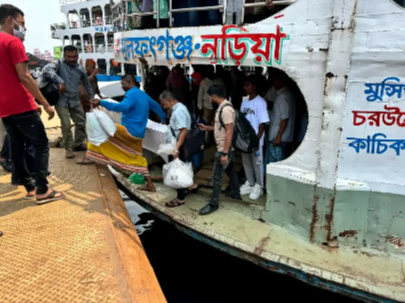 ঈদের পর ঢাকার সদরঘাটে যাত্রীদের ভোগান্তি: অতিরিক্ত ভাড়া ও যানবাহন সংকট