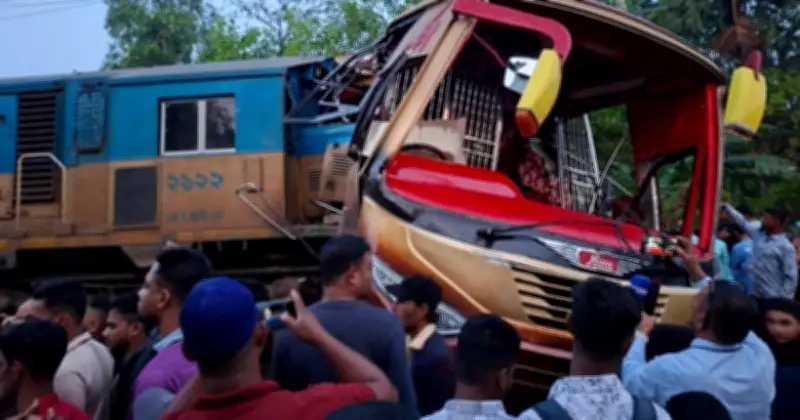 রেল লেভেল ক্রসিংয়ে মৃত্যুমিছিল: প্রতিদিন গড়ে তিনজনের প্রাণহানি, সমাধানহীন সংকট