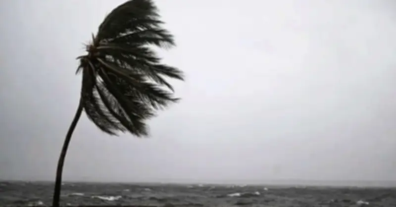 ঈদ শেষে কর্মস্থলে ফেরার পথে ঝড়-বৃষ্টির পূর্বাভাস, ৮ অঞ্চলে সতর্কতা