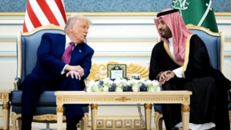 বিশ্ব রাজনীতিতে উত্তেজনা: ইরানে হামলা, ট্রাম্পের চাপ ও প্রধানমন্ত্রীর কর্মদিবস