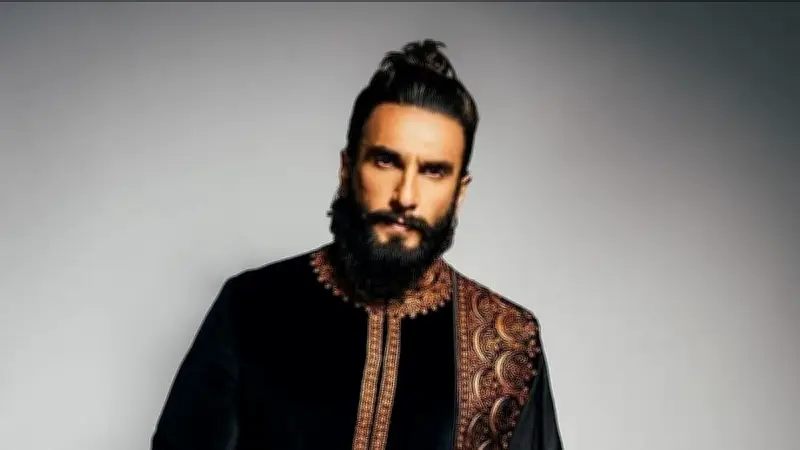 রণবীর সিংয়ের ক্ষমা প্রার্থনা: আদালতের তিরস্কার ও মন্দিরে ক্ষমা চাওয়ার সিদ্ধান্ত