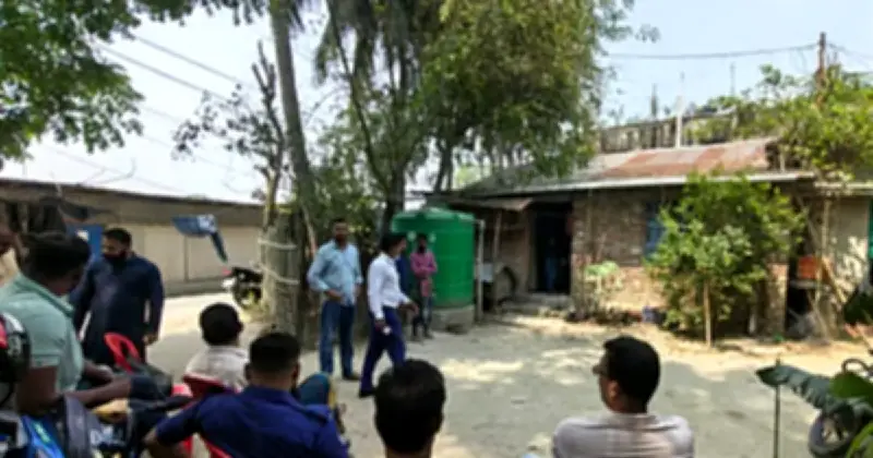 গোপালগঞ্জে মাদ্রাসাছাত্রের বাড়িতে পুলিশের অভিযান, বিস্ফোরকসদৃশ আলামত জব্দ