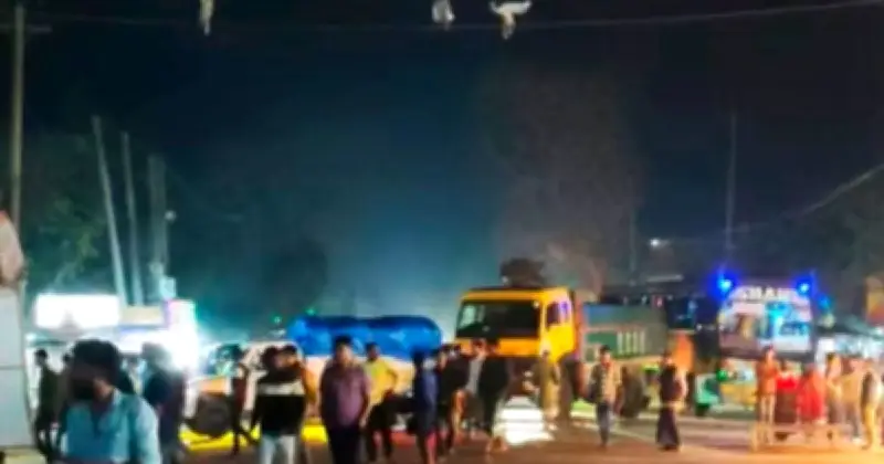 দিনাজপুরে বরযাত্রীর গাড়ি সাইড দেওয়াকে কেন্দ্রে সংঘর্ষে এক নিহত, রাস্তা অবরোধ