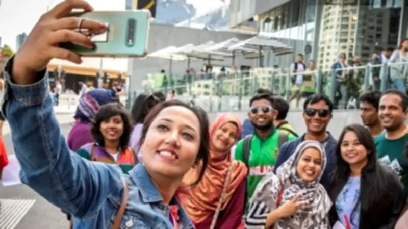 বিশ্বব্যাপী তরুণদের চাকরি প্রবণতা: প্রযুক্তি ও সৃজনশীলতায় ঝুঁকি, বাংলাদেশে দক্ষতার সংকট