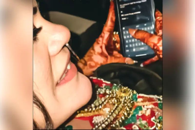 বিয়ের দিনে কনের সাজে গাড়িতে বসে চাকরির আবেদন, ভাইরাল ভিডিও