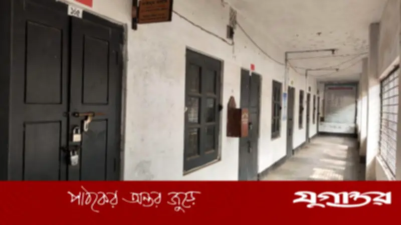 চিলমারীতে ঈদের পর প্রথম কার্য দিবসে তালাবদ্ধ সরকারি অফিস, জনসেবায় ব্যাঘাত