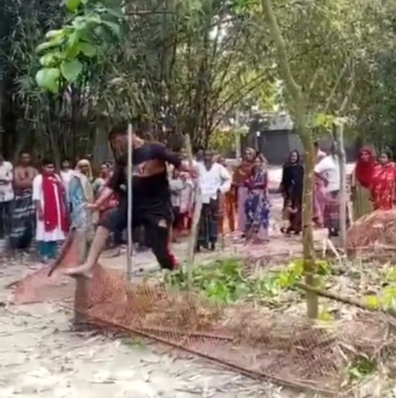 গাইবান্ধায় জমি বণ্টনে ক্ষোভে ছেলে বাবার কবর ভাঙচুর করলেন