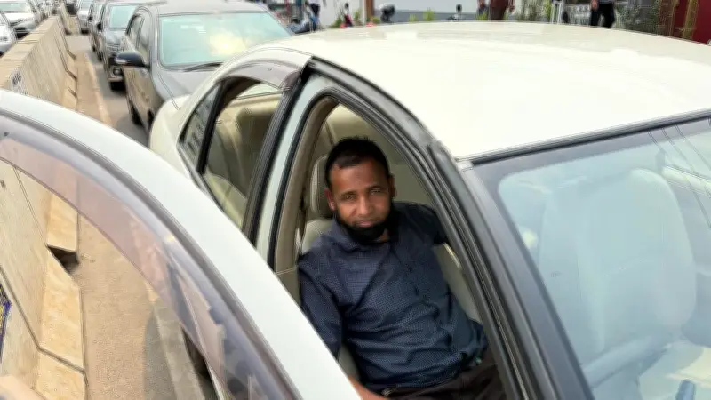 ঈদের পর রাজধানীতে তেল সংকট: কালশী ও বিজয় সরণিতে পাম্প বন্ধ, চালকদের দীর্ঘ অপেক্ষা