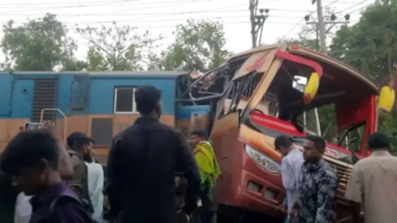 সড়ক দুর্ঘটনায় সাত দিনে ২০৪ মৃত্যু: শিক্ষাপ্রতিষ্ঠানের জন্য জরুরি নির্দেশনা জারি