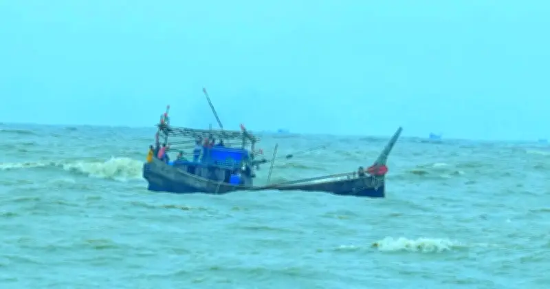 পটুয়াখালীতে লঞ্চের ধাক্কায় তরমুজবাহী ট্রলার ডুবি: দুই শ্রমিক নিহত