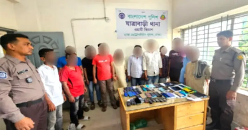 যাত্রাবাড়ীতে অভিযানে ৬২ চোরাই মোবাইল উদ্ধার, ১২ সদস্য গ্রেফতার
