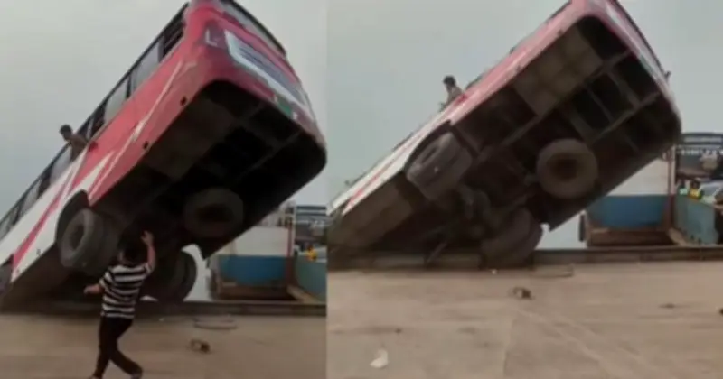 দৌলতদিয়া ঘাটে ফেরির ধাক্কায় বাস পদ্মায়, ৪০ যাত্রী নিয়ে দুর্ঘটনা