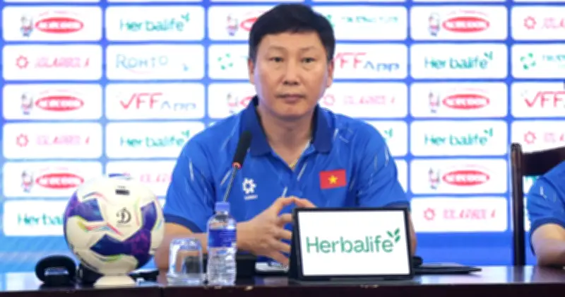 ভিয়েতনামের কোচ কিম সাং-সিকের স্বীকারোক্তি: হামজা চৌধুরীকে নিয়ে গবেষণা করছি