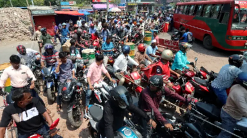 জ্বালানি সংকটে দেশ: ফিলিং স্টেশনে 'তেল নেই' ঘোষণা, দীর্ঘ লাইনে চালকদের হাহাকার