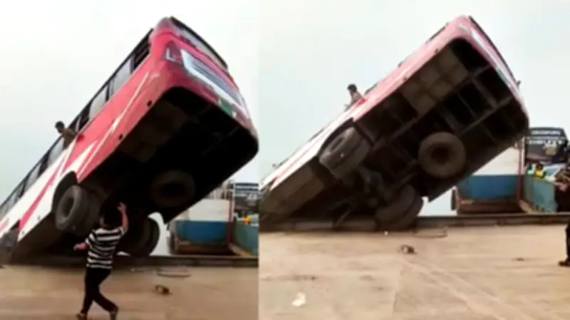 বাস পতিত হলো পদ্মায়: উদ্ধার ২ মৃতদেহ, ১১ জন; ৬০ কর্মদিবসে সব বিশ্ববিদ্যালয়ে ফ্রি ওয়াইফাই