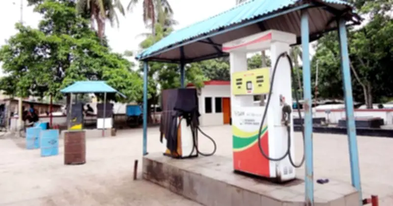 জ্বালানি তেলের মজুত পর্যাপ্ত, আরও বাড়ানোর চেষ্টা চলছে: মন্ত্রিপরিষদ সচিব