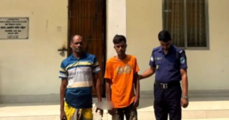 চাঁদার দাবিতে তরমুজ বিক্রেতাকে মারধর: দুই যুবক গ্রেপ্তার, একজন পলাতক