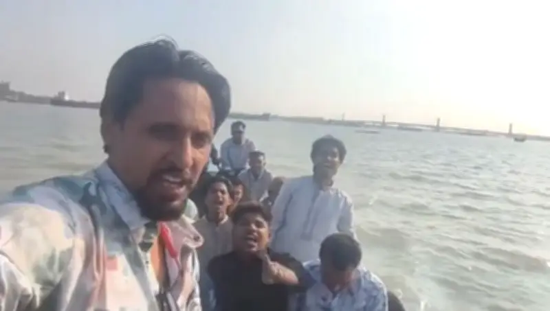 কর্ণফুলী নদীতে নিষিদ্ধ ছাত্রলীগের নৌকামিছিল: ভিডিও ভাইরাল, পুলিশ নজরদারি