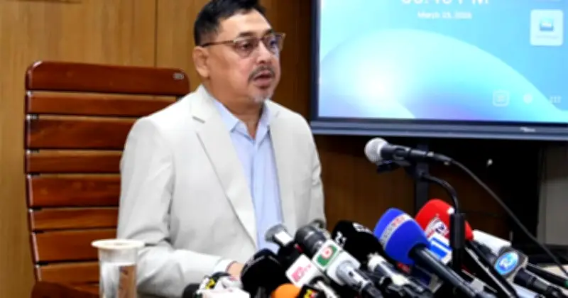 ক্যাবিনেট সচিব নাসিমুল গণি জানালেন, দেশে জ্বালানি মজুদের পরিমাণ পর্যাপ্ত