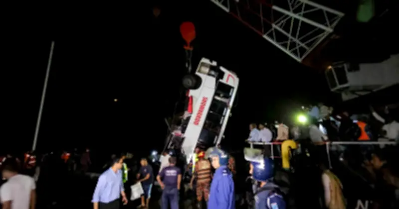 পদ্মা নদীতে ডুবে যাওয়া বাসের উদ্ধারকাজ অব্যাহত, ছয় লাশ উদ্ধার, এক নারী চিকিৎসক জীবিত