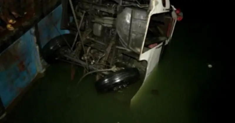 রাজবাড়ীর দৌলতদিয়া ঘাটে ডুবে যাওয়া বাস উদ্ধার, মৃতের সংখ্যা বেড়ে ১১