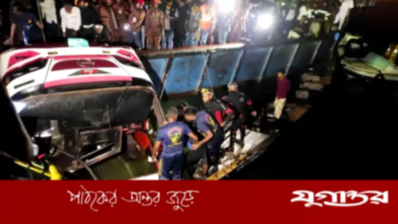 পদ্মায় বাসডুবি: ১৬ মরদেহ উদ্ধার, নিখোঁজ অনেকে, উদ্ধার অভিযান চলমান