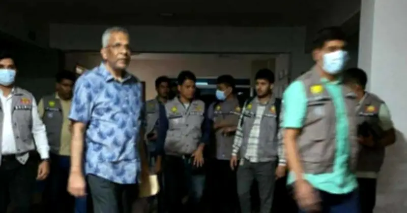 ডিজিএফআইয়ের সাবেক মহাপরিচালক শেখ মামুন খালেদকে ডিবি গ্রেফতার করেছে