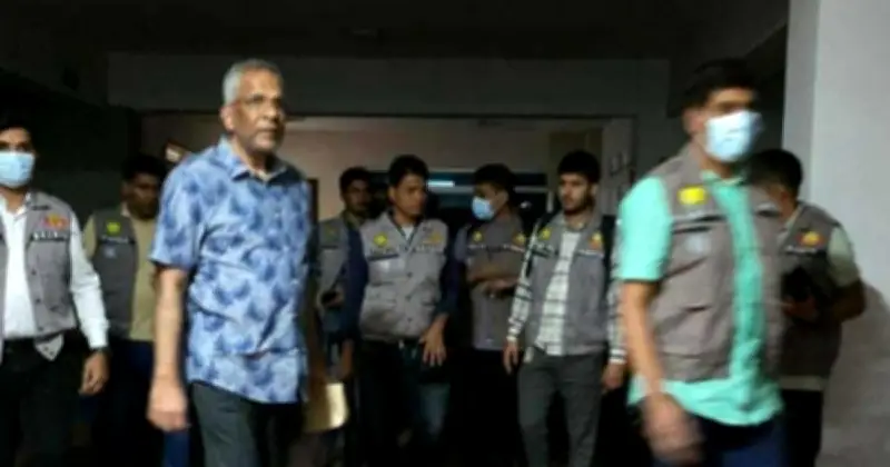 ডিবি'র রাতের অভিযানে গ্রেপ্তার সাবেক ডিজিএফআই প্রধান শেখ মামুন খালেদ