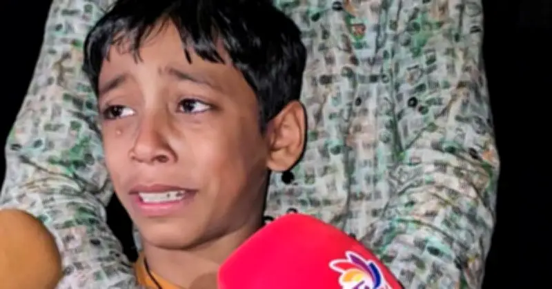 পদ্মায় বাস দুর্ঘটনা: মায়ের আত্মত্যাগে বেঁচে গেল আট বছরের আলিফ