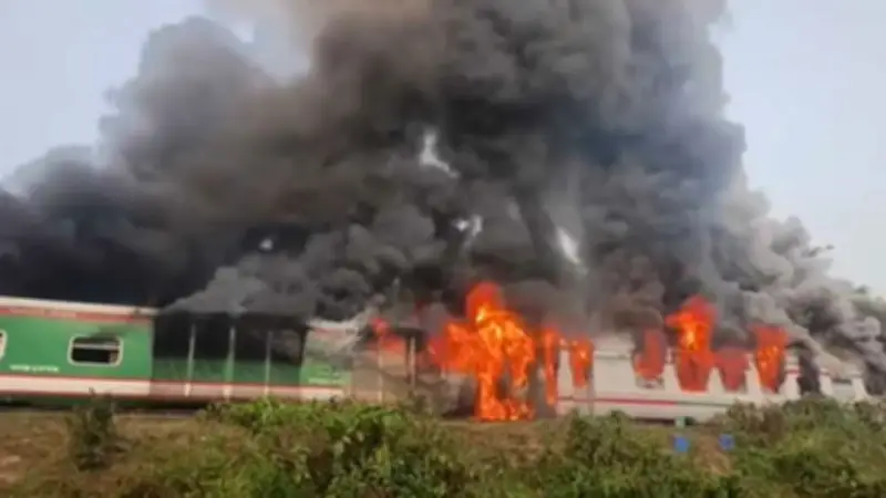 স্বাধীনতা দিবসে স্মৃতিসৌধে শ্রদ্ধা ও সীতাকুণ্ডে ট্রেনে আগুনের ঘটনা