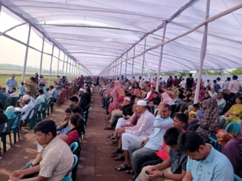 স্বাধীনতা দিবসে জাতীয় প্যারেড স্কয়ারে হাজারো দর্শনার্থীর উপস্থিতি