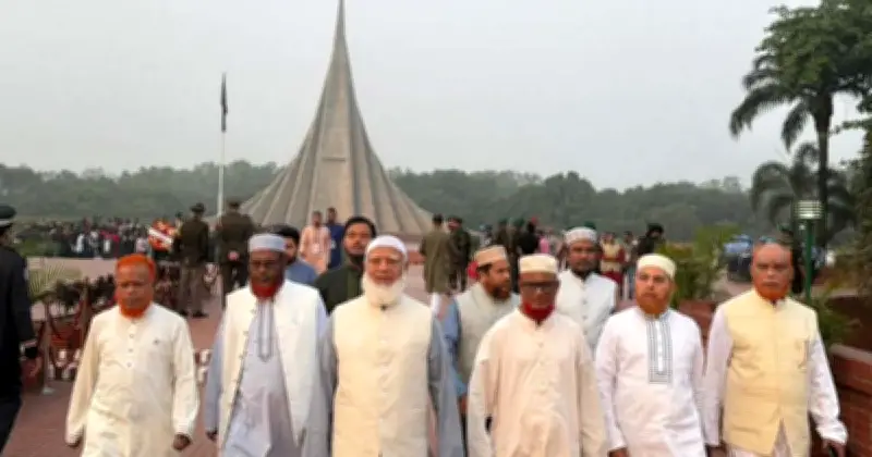 স্বাধীনতা দিবসে জাতীয় স্মৃতিসৌধে জামায়াতের আমির ডা. শফিকুর রহমানের শ্রদ্ধা নিবেদন