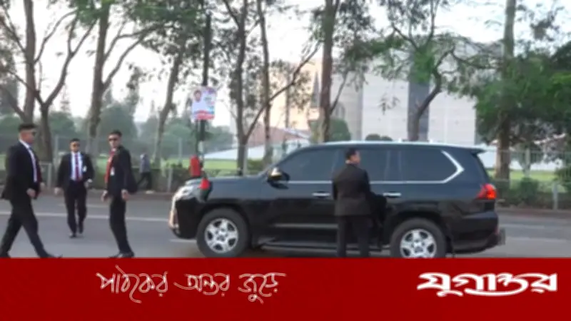 প্রধানমন্ত্রী তারেক রহমানের গাড়িতে প্রথমবারের মতো জাতীয় পতাকা সংযুক্ত