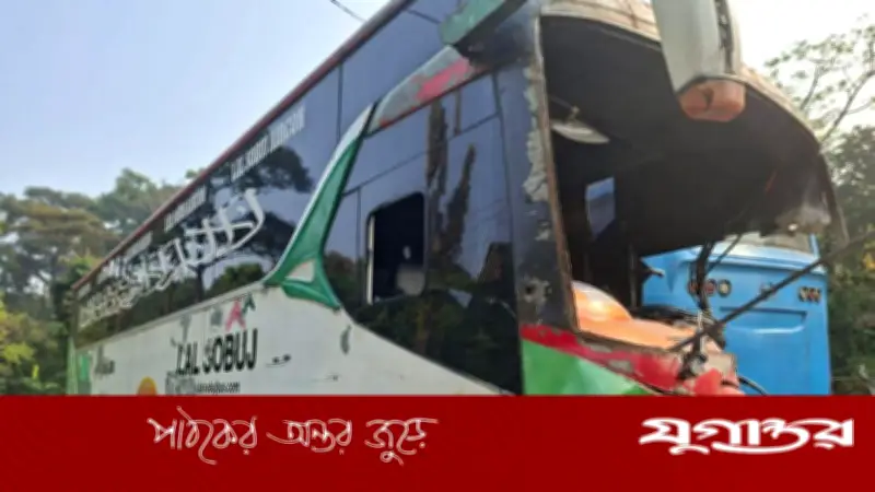 চকরিয়ায় বাসের ধাক্কায় নিহত দুই পর্যটক, পালিয়েছে চালক