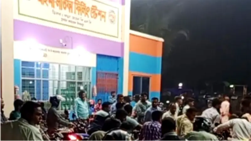 স্বাধীনতা দিবসে বাংলাদেশকে অভিনন্দন জানাল পাকিস্তান, তেল নিতে গিয়ে প্রাণ গেল যুবকের