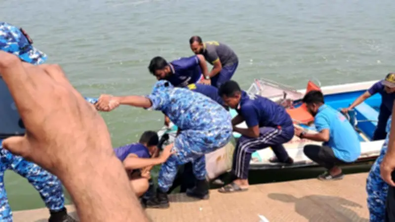 দৌলতদিয়ায় বাসডুবি লাশ উদ্ধার সাময়িক স্থগিত, ইরান হরমুজে বাংলাদেশসহ ৬ দেশের জাহাজ নিরাপত্তা দেবে