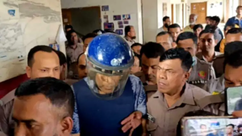 বাংলাদেশের অর্থনীতিতে রেমিট্যান্স প্রবাহের নতুন চিত্র: হ্রাসের কারণ ও সম্ভাবনা