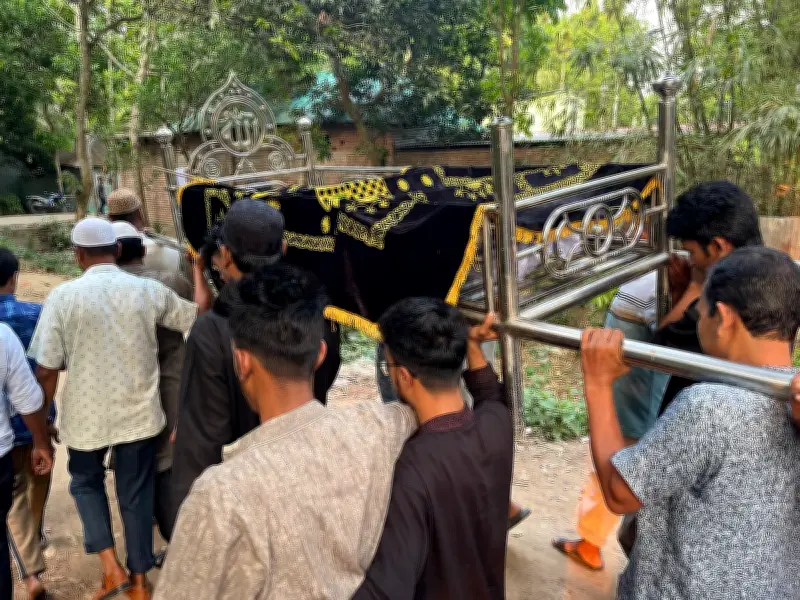 স্ত্রীর কবরের পাশে দাফন হলো জাহাঙ্গীর আলমের লাশ, পদ্মায় বাসডুবিতে নিহত দম্পতি