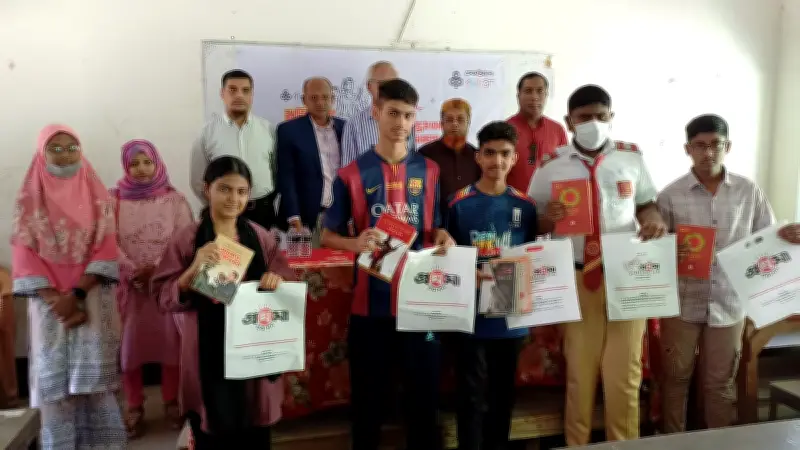 পঞ্চগড়ে মুক্তিযুদ্ধ অলিম্পিয়াডে বিজয়ী শিক্ষার্থীদের পুরস্কৃত করা হলো