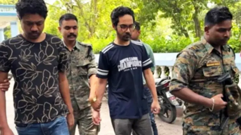 হাদি হত্যা মামলায় ফয়সাল-আলমগীরের রিমান্ড, রাজধানীতে নবজাতকের মরদেহ ও ট্রাম্পের প্রস্তাবে ইরানের জবাব