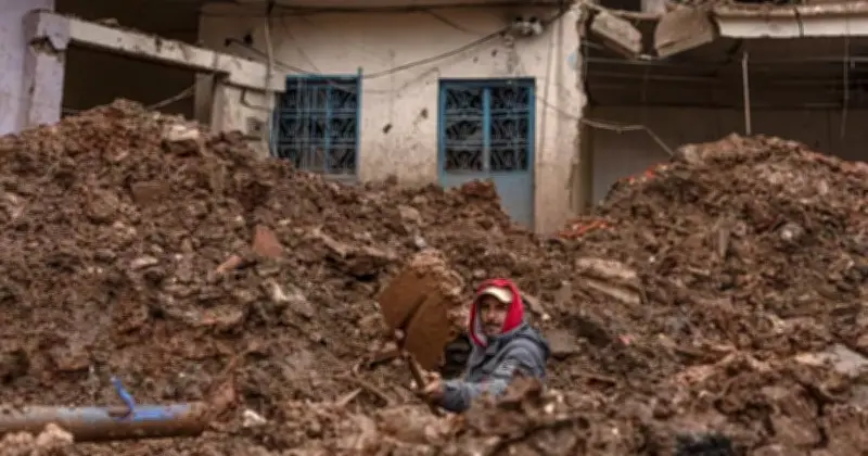 লেবাননে হিজবুল্লাহ কমান্ডার হত্যার দাবি ইসরায়েলের, ইরানেও হামলা