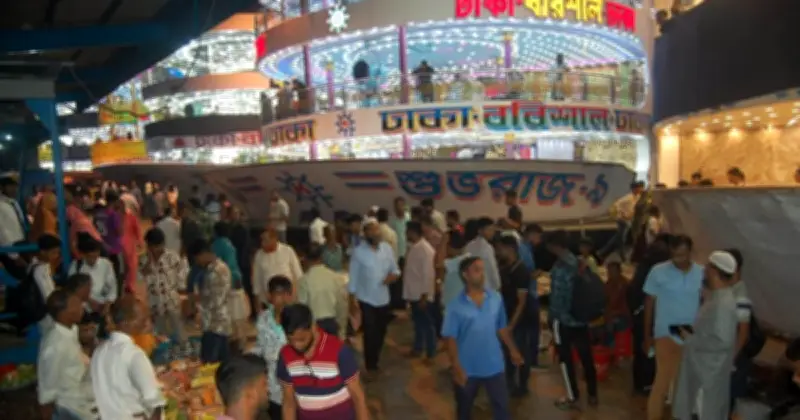 ঈদযাত্রায় লঞ্চে ভাড়া বাড়ানো ও কালোবাজারি: যাত্রীদের অভিযোগ, মালিকদের যুক্তি