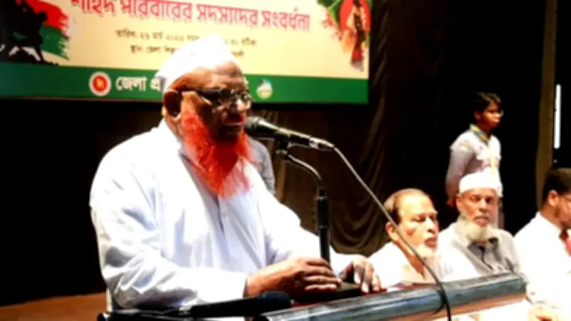 মুক্তিযুদ্ধে বঙ্গবন্ধুর অবদান নেই বলায় জমিয়ত নেতাকে অনুষ্ঠান থেকে বের করে দেওয়া