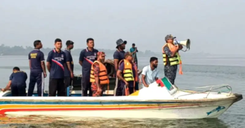 পদ্মায় বাসডুবি: উদ্ধার ২৬, নিখোঁজের সংখ্যা অনিশ্চিত, তৃতীয় দিনেও চলছে অভিযান