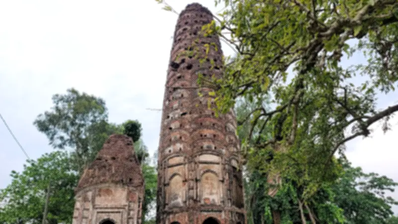 ঈদে ঐতিহ্য ভ্রমণ: একান্নবর্তী পরিবারের ছোট হওয়া সত্ত্বেও ঐতিহাসিক স্থাপত্যের টান
