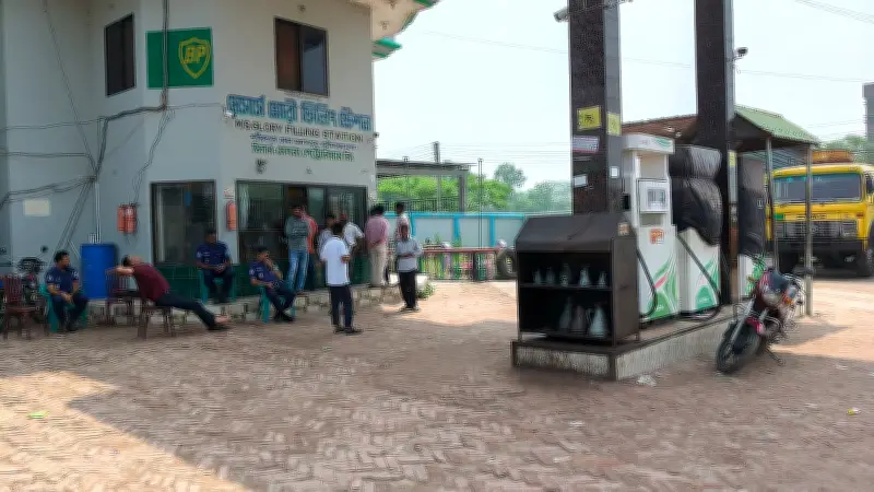 শরীয়তপুরে দুই দিন ধরে জ্বালানি তেল সংকট, যাত্রী-চালকদের ভোগান্তি