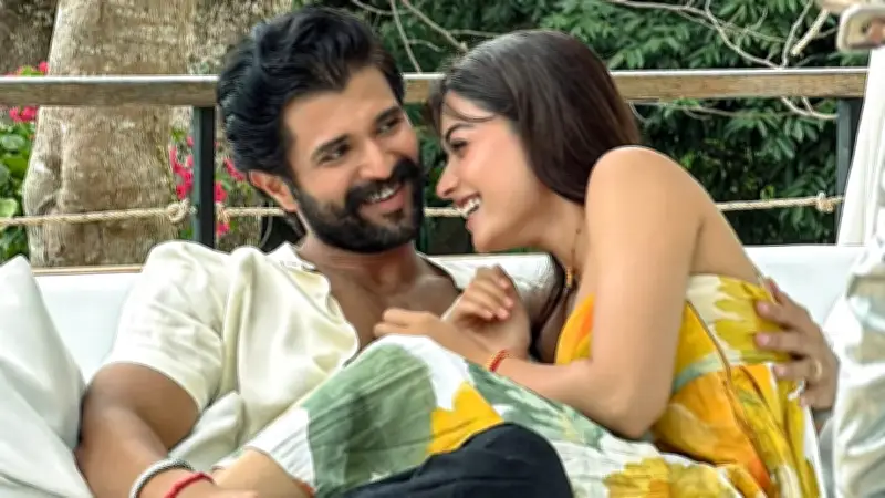 বিজয় ও রাশমিকার বাডিমুন: বন্ধুদের সঙ্গে থাইল্যান্ডে মধুচন্দ্রিমা