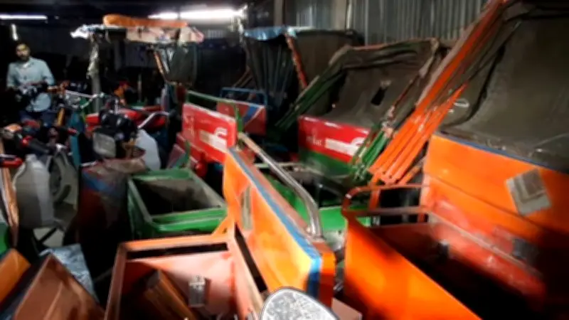 নরসিংদীতে গ্যারেজে ডাকাতি: ৬০টি ব্যাটারি লুট, দুজন আহত